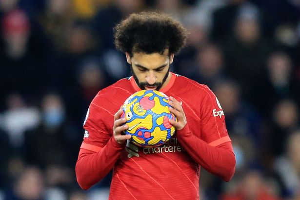 محمد صلاح يبلغ أصدقاءه المقربين بقرار الرحيل عن ليفربول