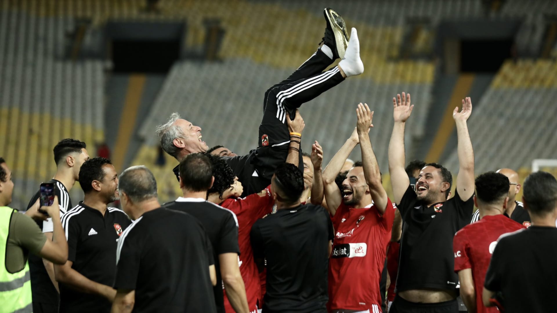 بعد أنباء التوقيع مع إمام عاشور..صدمة جديدة لجماهير الزمالك بسبب الاهلي