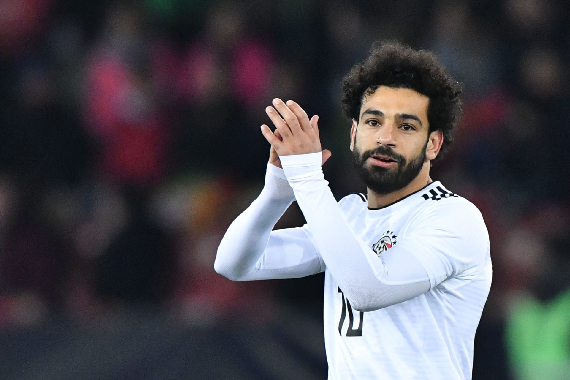 بعد إثارته غضب الجماهير..محمد صلاح يجهز مفاجأة خلال مواجهة مصر والجزائر